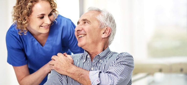 Curso de Cuidador de Idosos: Como se Preparar Bem Para Essa Profissão