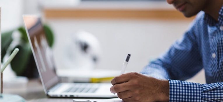 Cursos 24 horas é membro da Associação Brasileira de Educação a Distância
