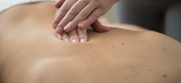 Curso de massagem modeladora: saiba mais sobre ela e como fazer