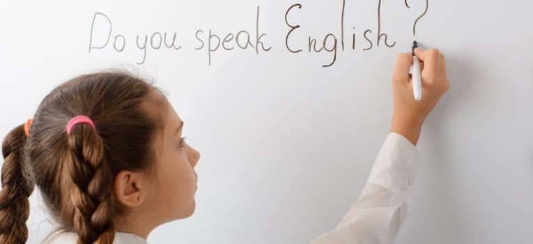 Quanto tempo leva para aprender inglês do básico ao avançado?