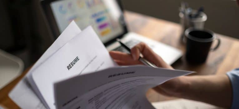 Saiba como colocar cursos online no currículo