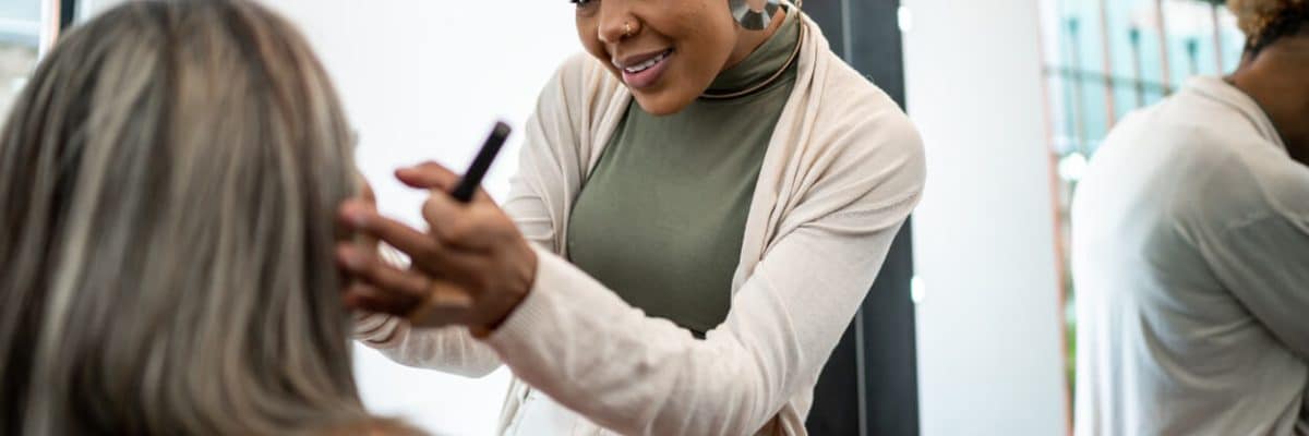Curso de maquiagem online: vantagens, preço e como escolher