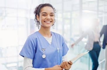Quanto tempo dura o curso de enfermagem e quais são as modalidades