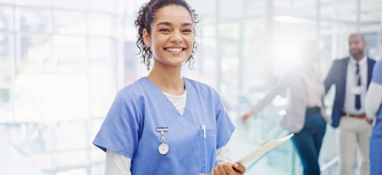 Quanto tempo dura o curso de enfermagem e quais são as modalidades