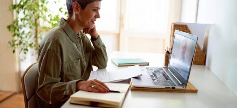 Curso de inglês EAD funciona mesmo? Entenda como é o modelo