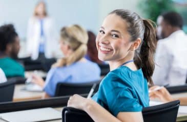 Como funciona o curso de enfermagem online na prática