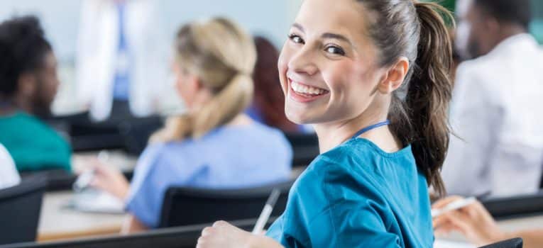 Como funciona o curso de enfermagem online na prática