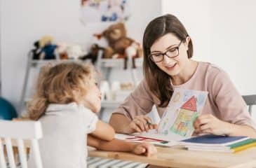 Pedagogia presencial, online e a distância: quanto tempo dura?