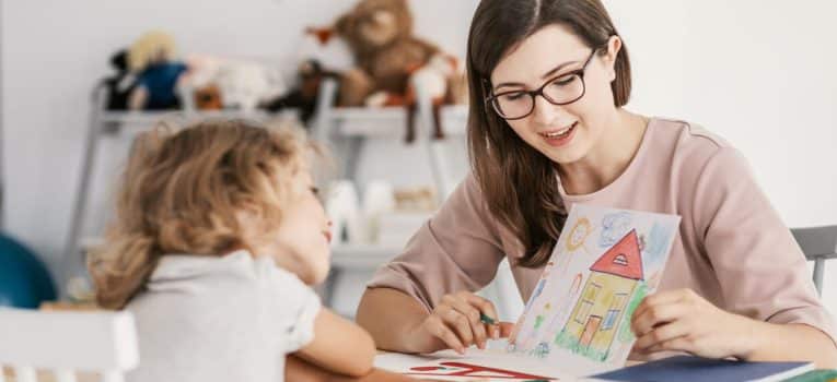 Pedagogia presencial, online e a distância: quanto tempo dura?